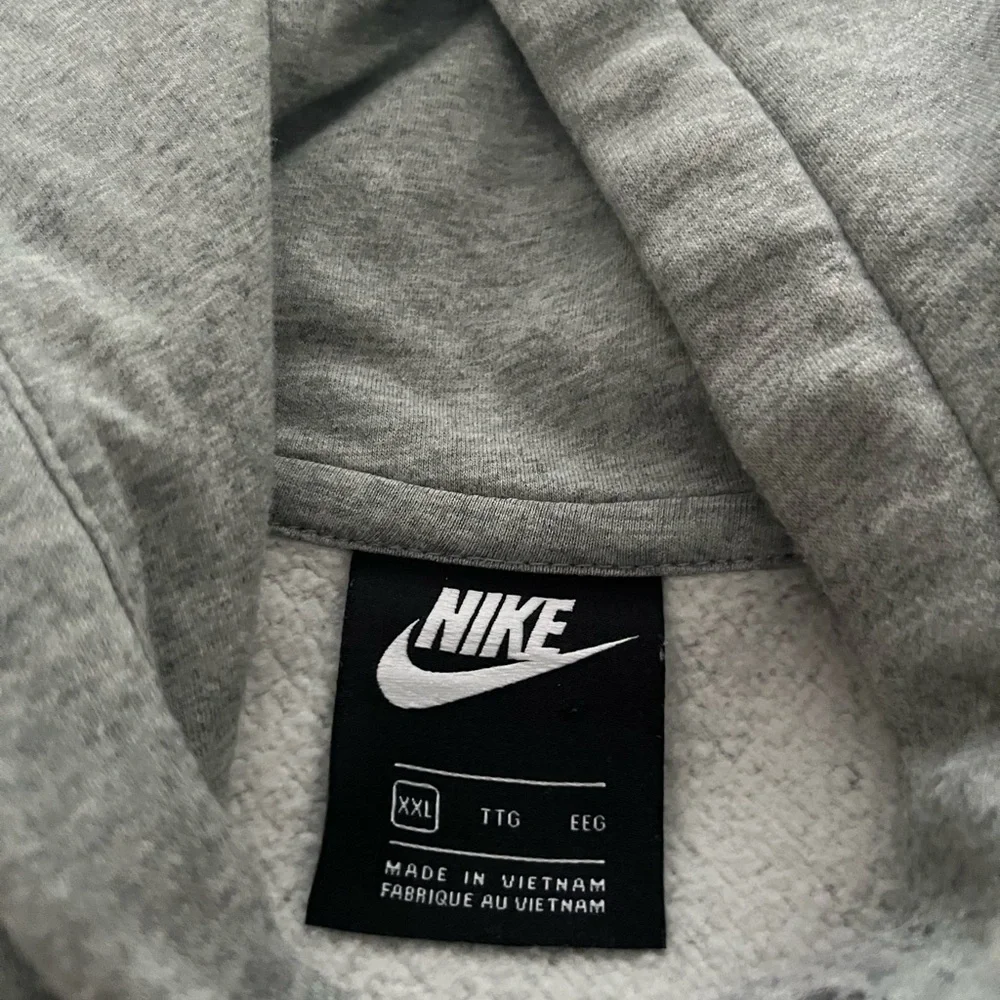 Men’s Nike hooded sweatshirt - Picture 3 of 3